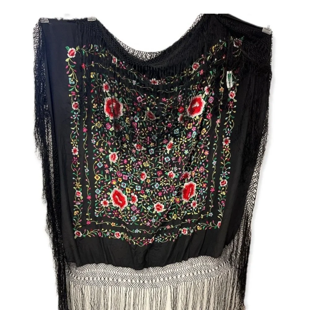 Vintage Embroidered piano Shawl - Picture 1 of 5
